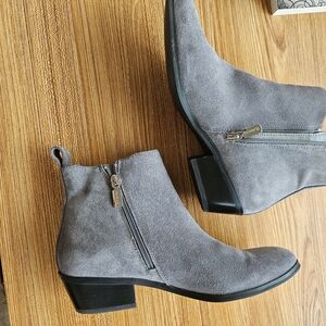 Blondo waterproof grey side zip booties Size 9 1/2 womens